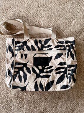 ALOHA Collection Ola Go-To Tote (Black on Sandstone)